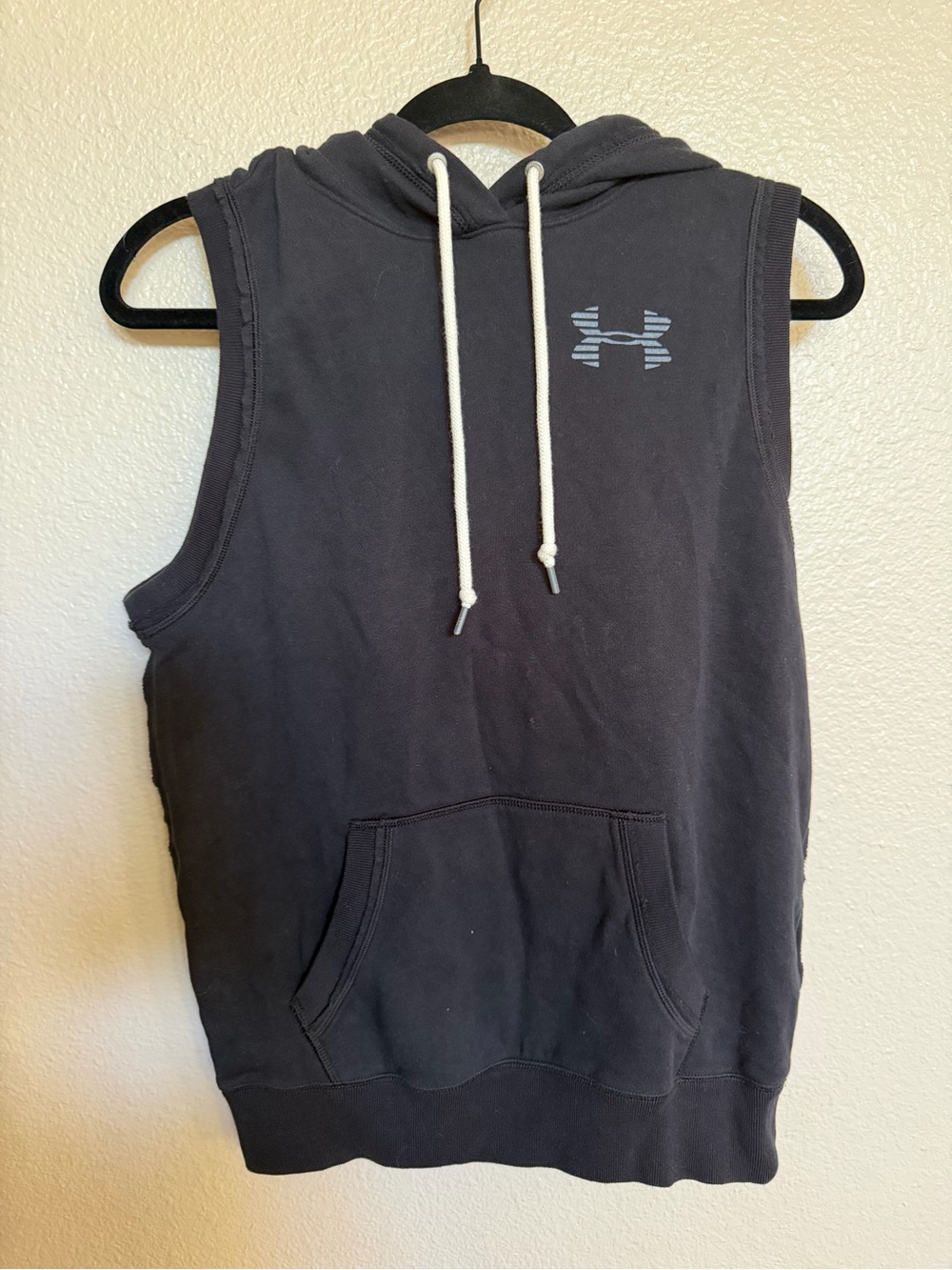Under Armour Sleeveless Hoodie Men’s black Pullover Athletic Gym Pullover Small